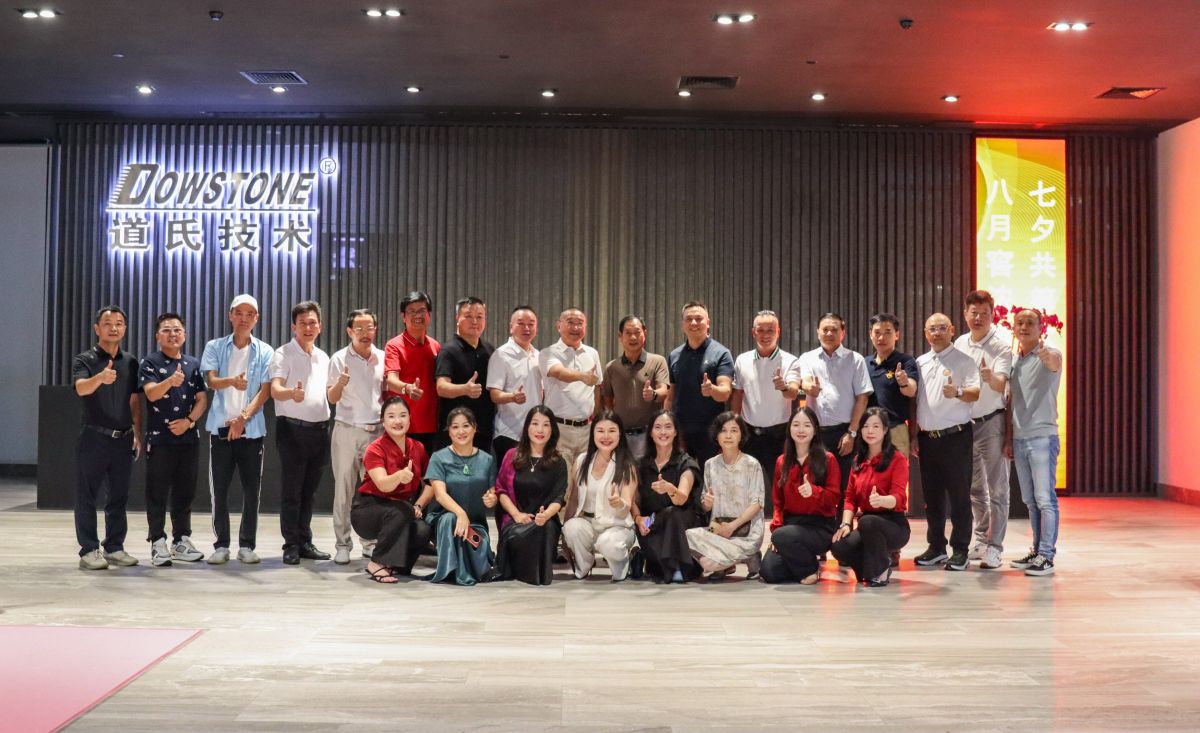 強(qiáng)強(qiáng)聯(lián)合，共謀新篇！新明珠集團(tuán)董事長葉德林蒞臨道氏技術(shù)總部，共商合作新未來